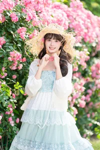 Sunkissed Serenity: Xia Yu Xiao Nian’s Artistic Summer Escape-20