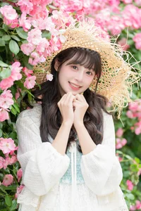 Sunkissed Serenity: Xia Yu Xiao Nian’s Artistic Summer Escape-10