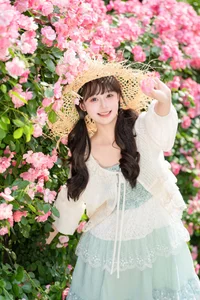 Sunkissed Serenity: Xia Yu Xiao Nian’s Artistic Summer Escape-3