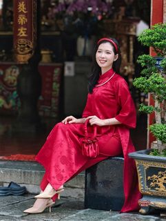 Graceful Vietnamese Woman in Traditional Ao Dai: A Portrait of Beauty-0