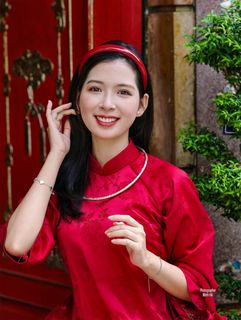 Graceful Vietnamese Woman in Traditional Ao Dai: A Portrait of Beauty-7