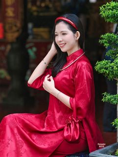 Graceful Vietnamese Woman in Traditional Ao Dai: A Portrait of Beauty-5
