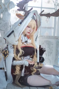 Stunning Arknights Viviana Rost Cosplay by Yi Qian Zhi Mao Bo He: The Candle Knight (13P Image Gallery)-5