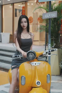 Sophisticated Urban Grace: Yin Zi Er’s Dark Gray Silhouette-12