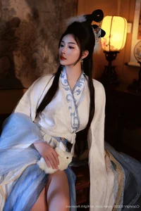 Ethereal Moonlight: Nan Qiao’s Captivating Mid-Autumn Fashion Editorial-13