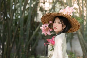 Ethereal Muse in the Bamboo Forest: A Poetic Traditional Journey-6