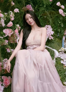 VGU No.145: Captivating Beauty in Ethereal Fashion Amidst a Dreamy Rose Garden-3