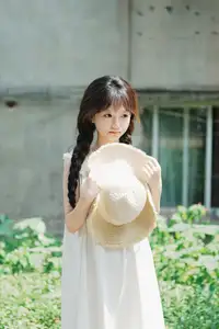 Charming Qi E Luo Bo Guai in YiTuYu Vol.8726: Pure Beauty in an Old Setting-1