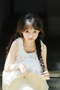 Charming Qi E Luo Bo Guai in YiTuYu Vol.8726: Pure Beauty in an Old Setting-17