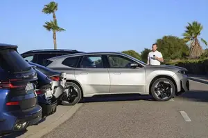 Discover the All-New Electric BMW iX3: AI Virtual Assistant and Smart Interaction Technology-7