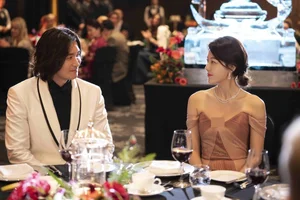 Radiant Ageless Beauty: South Korean Actress Kim Ha Neul Stuns with Youthful Elegance and Timeless Style in Latest Appearance-7