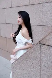 Elegant White Dress Style: A Graceful Woman's Timeless Fashion Statement-3