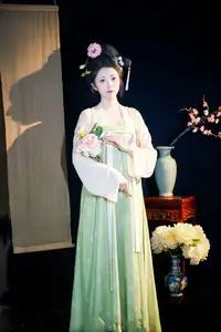 Tu Ya W in YiTuYu Vol.8680: Classical Beauty & Peony Elegance-9