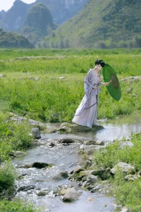 YiTuYu Art Language Vol.9274: Ethereal Purple Aesthetic Photography Featuring Model Liu Lian Niu Nai (27P)-6