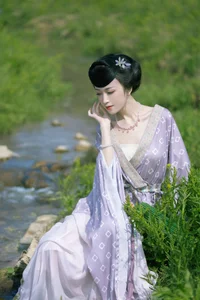 YiTuYu Art Language Vol.9274: Ethereal Purple Aesthetic Photography Featuring Model Liu Lian Niu Nai (27P)-18