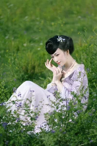 YiTuYu Art Language Vol.9274: Ethereal Purple Aesthetic Photography Featuring Model Liu Lian Niu Nai (27P)-12
