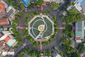 Discover the Stunning New Look of Ho Chi Minh City's Iconic Turtle Lake for Tet Celebrations-1