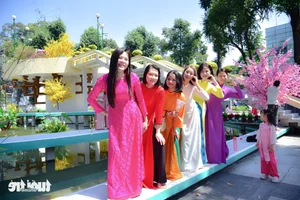 Discover the Stunning New Look of Ho Chi Minh City's Iconic Turtle Lake for Tet Celebrations-2