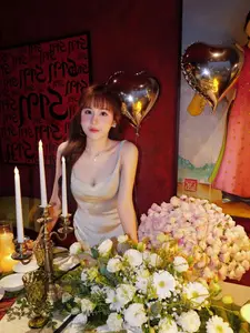 Billiards Hot Girl Le Tuyet Anh Shines in Elegant Silk Dress.-9