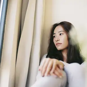 YiTuYu Vol.8699: Xiao Jing's Serene Beauty with Baby's Breath – A Glimpse into Tranquil Moments-9