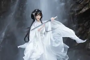 Ethereal Traditional Beauty: Qi Luo Sheng De Xiao Su Su amidst a Majestic Waterfall | YiTuYu Vol.8732-10