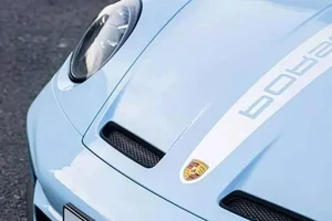 Mint Condition: The Porsche 911 GT3 Reborn in Breathtaking Turquoise Elegance-6