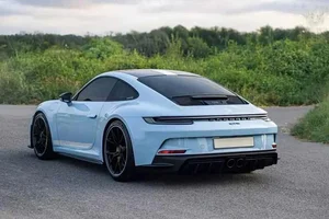 Mint Condition: The Porsche 911 GT3 Reborn in Breathtaking Turquoise Elegance-5