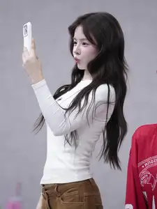 DJ Mie Shines with "Fairy-like" Visuals on Rehearsal Stage, Captivating Fans with Her Pure Beauty-7