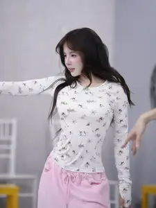 DJ Mie Shines with "Fairy-like" Visuals on Rehearsal Stage, Captivating Fans with Her Pure Beauty-6