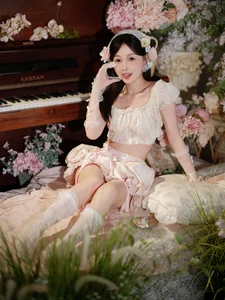 Elegant Portrait Photography: YiTuYu Art Language Vol.9222 featuring Suan Nai Jia Xin Hao Hao Ci – Stunning 18-Image Aesthetic Collection-0