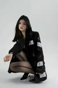 Jing Zi's Elegant Allure: Discover YiTuYu Vol.8698 Collection's Mysterious Black Style-13