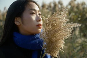 Ethereal Winter Lakeside Portrait Session with Ban Ge Yue Liang: YiTuYu Art Language Vol.9334 Aesthetic Photography Collection-10