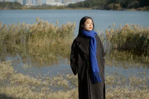 Ethereal Winter Lakeside Portrait Session with Ban Ge Yue Liang: YiTuYu Art Language Vol.9334 Aesthetic Photography Collection-2