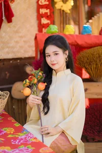 Elegant Pink Vietnamese Ao Dai: Traditional Spring Fashion and Cultural Travel Photography Inspiration-5