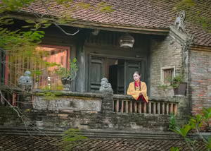 XVG No.18 - Elegant Vietnam: Captivating Traditional Beauty in a Sacred Setting-15