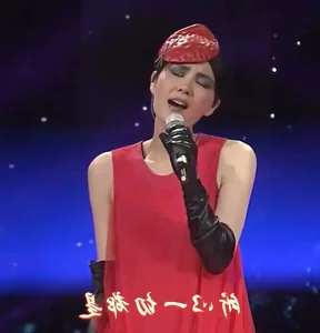 Timeless Style Inspiration: The Ethereal Beauty and Elegant Fashion of C-Pop Legend Faye Wong (Vương Phi)-5