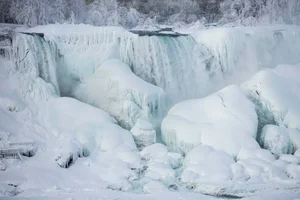 Witness the Breathtaking Magic of a Frozen Niagara Falls: A Rare Winter Wonderland Spectacle Created by the Recent Arctic Blast-5