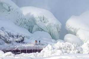 Witness the Breathtaking Magic of a Frozen Niagara Falls: A Rare Winter Wonderland Spectacle Created by the Recent Arctic Blast-7