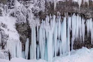 Witness the Breathtaking Magic of a Frozen Niagara Falls: A Rare Winter Wonderland Spectacle Created by the Recent Arctic Blast-0