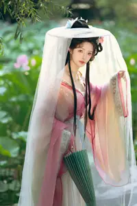 Coser Wen Mei Bu Jiang Dao Li - Mid-Autumn Festival: Ethereal Hanfu Beauty Amidst Serene Landscapes-18