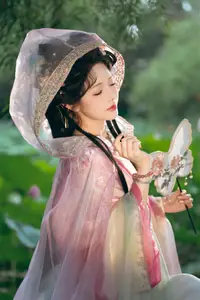 Coser Wen Mei Bu Jiang Dao Li - Mid-Autumn Festival: Ethereal Hanfu Beauty Amidst Serene Landscapes-2