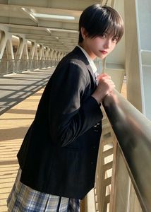 Beautiful Women's Tem Hair for Round Faces: Stylish Short Cuts-13