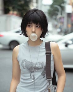 Beautiful Women's Tem Hair for Round Faces: Stylish Short Cuts-8