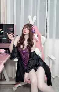 Stunning Aesthetic Selfies and Cosplay Photography by Model Lu Ba Sui - Exclusive 33P Image Collection and Video Preview-8