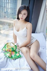 Youmei Vol.153 He Jia Ying - Hot Home Lady: Relaxed & Sexy Beautiful Girl Photo-3