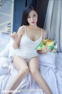 Youmei Vol.153 He Jia Ying - Hot Home Lady: Relaxed & Sexy Beautiful Girl Photo-0
