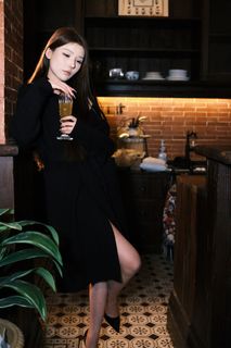 YiTuYu Art Language Vol.8308 Xia Bei Fang: Elegant Portrait in a Classic Villa Setting-10