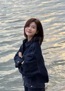 Rising Star Quynh Trang (2001): Sweet Beauty Dominating VTV Screens.-2