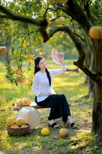 Gentle Girl in Pomelo Garden, Youthful Beauty Blending with Nature 17639840-8