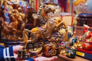 Exquisite Handcrafted Bat Trang Ceramic Horse Statues: Unique Vietnamese Zodiac Art for the Year of the Horse 2026-0